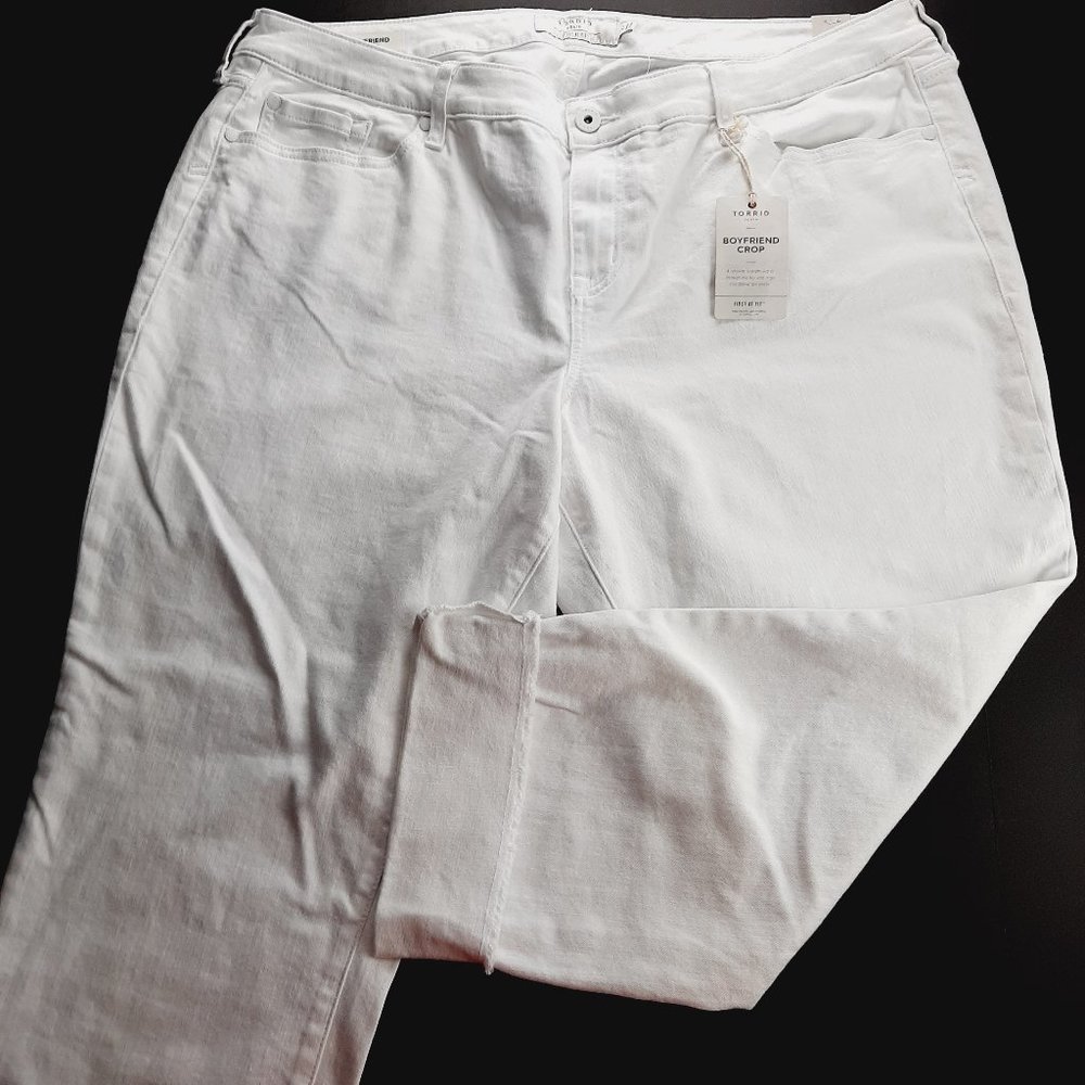 Torrid Womens Boyfriend Crop Jeans Size 22 Optic White Straight Leg Cuffed